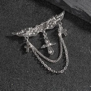 Broche chaîne multicouche argent rétro avec ailes d'ange et croix serties de strass