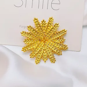 Élégante broche fleur d'épi de blé doré avec un design luxueux en étoile rayonnante