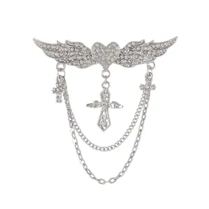 Broche ailes d'ange vintage argentée avec chaînes et croix incrustées de strass