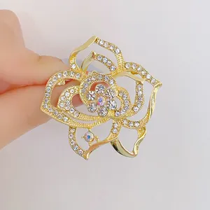 Exquise Broche Fleur de Rose Avec Strass Alliage de Zinc Design de Fleur Creuse Pour Femme Bijoux Élégants Cadeau Or Argent Épingle