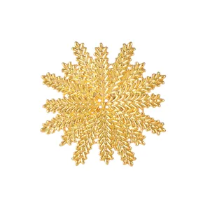 Broche flocon de neige en épis de blé dorés avec rayons métalliques texturés