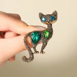 Vintage Cat Brooch For Women Zinc Alloy Animal Pin Rhinestone Enamel Kitty Lapel Pin Fashion Jewelry Accessories Gift
