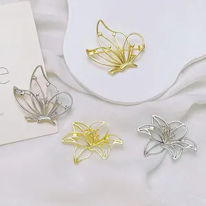 Broche Ajourée Papillon Fleur Oiseau en Alliage de Zinc Épingle Anti-exposition pour Femme Mariage Banquet Bijoux Or