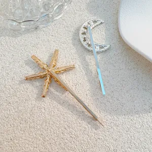 Glänzendes Haarspangen-Set mit Stern und Mond sowie Strasssteinen in Gold und Silber