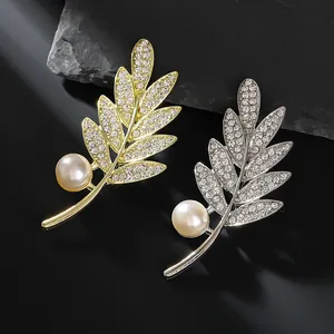 Broche Élégante en Forme de Feuille Alliage de Zinc Zircone Synthétique Strass Avec Épingle en Künstliche Perle d'Imitation Bijoux Femme