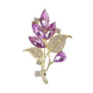 Eleganter violetter Kristall-Orchideen-Anstecknadel mit Strasssteinen in Goldfassung