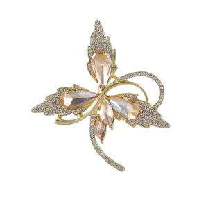 Broche papillon dorée élégante avec cristaux et pierres de couleur champagne taillées