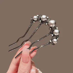 Elegante fermaglio per capelli con perle grigie e strass scintillanti stile farfalla