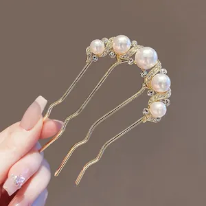 Elegante pettine per capelli dorato a cinque denti con strass brillanti e perle bianche