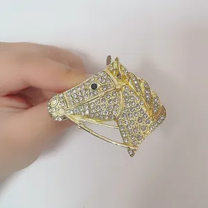 Vintage Gold Plated Zinc Alloy Horse Head Brooch With Rhinestones Fashion Animal Badge Pins For Suits Coats Women Men