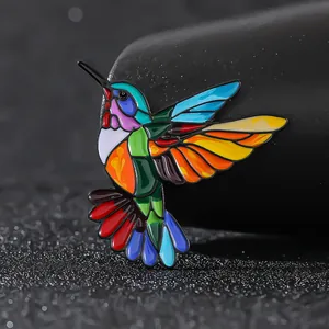 Exquisite bunte Emaille-Kolibri-Brosche mit lebhaftem fliegendem Vogel-Flügel-Design