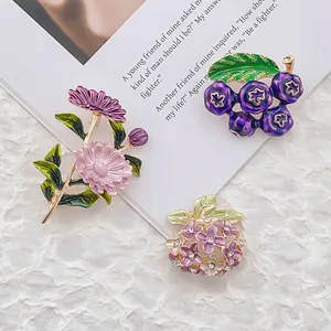 Exquisite Chinese style enamel daisy and berry brooch set with crystals for dresses
