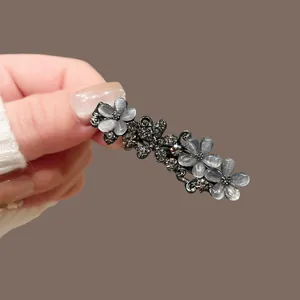 Barrette élégante à fleurs œil de chat et strass sur base métallique gris foncé