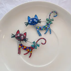 Broche Chat en Émail Dessin Animé pour Femme Alliage de Zinc Animal avec Détails en Strass et Künstliche Perle d'Imitation Bijou de Mode pour Costume