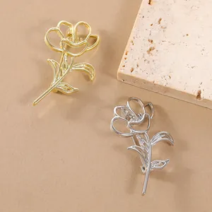 Broche Fleur de Rose Évidée en Alliage de Zinc Minimaliste Élégante Épingle Florale Or Argent Électroplaquée Bijoux pour Femmes