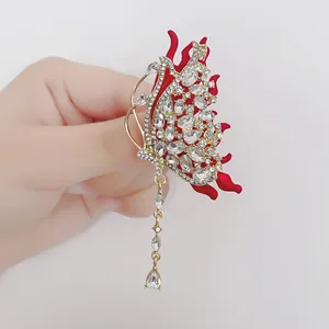 Broche Papillon en Émail Rouge de Luxe pour Femme en Alliage Doré avec Pendentif Gland en Strass Épingle pour Manteau Robe Fête Bijoux Cadeau