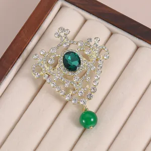 Vintage Palace Style Emerald Green Brooch With Rhinestones Hollow Crown Design Gold Plated Alloy Jewelry For Women Party