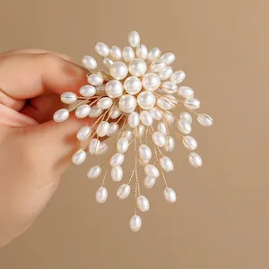 Elegant Hand-Woven Faux Artificial Pearl Flower Brooch For Women Vintage Zinc Alloy Wire Brooch Pin For Suits Coats Wedding Party Jewelry