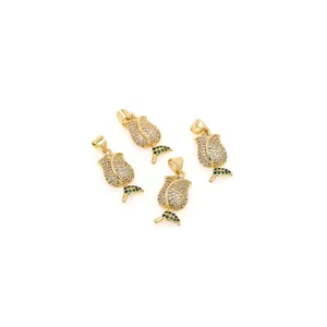 Ciondoli a rosa placcati oro 18K con zirconi e dettagli di foglie verdi per gioielli