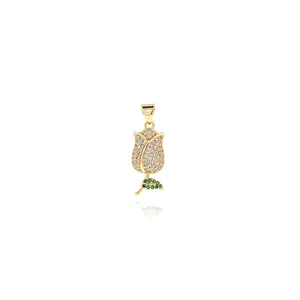 Lussuoso Pendente a Forma di Rosa in Rame Placcato Oro 18K Con Zirconia Bianco Verde Design Romantico Accessori per Gioielli DIY Donna