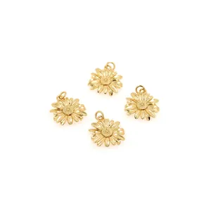 Quatre pendentifs marguerites plaqués or 18 carats avec zircon pour création bijoux