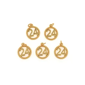 Cinq pendentifs dorés numéro 24 avec bordure en corde torsadée pour bijoux artisanaux