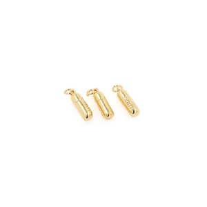 Kapselanhänger mit 18K Vergoldung, Gemini-Gravur und poliertem Zirkonia-Finish