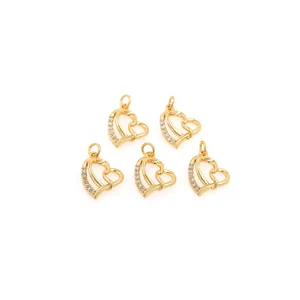 Detailweergave van 18K vergulde hartvormige hangers met zirkonia voor DIY-sieraden