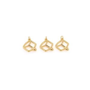 Trois pendentifs géométriques cubiques en plaqué or 18K avec zircons pour la création de bijoux
