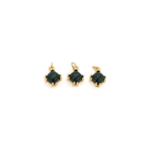 Pendentifs carrés en cuivre plaqué or 18K avec pierres de malachite et griffes