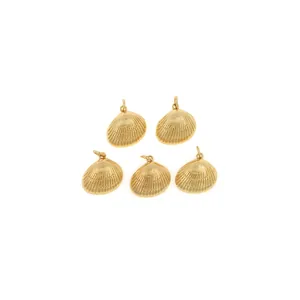 Cinq pendentifs coquillages plaqués or 18 carats avec textures pour bijoux DIY