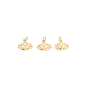 Trois pendentifs fleur de lotus dorés à l'or 18 carats avec sertis en zircon