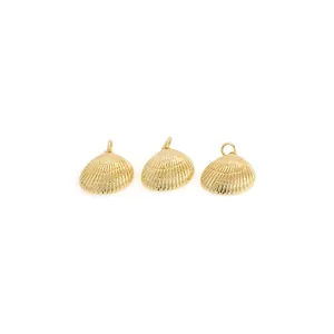 Pendentifs coquillage en plaqué or 18K avec rainures radiales et anneaux de suspension