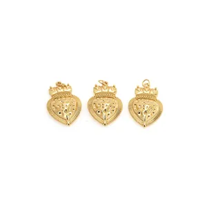 Lot de trois pendentifs cœur couronne plaqués or avec zircon pour bijoux élégants