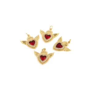 Lot de 4 pendentifs cœur ailé plaqués or 18K avec incrustation de zircon rouge