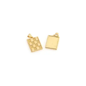 Pendentifs rectangulaires plaqués or 18 carats avec damier et surface lisse