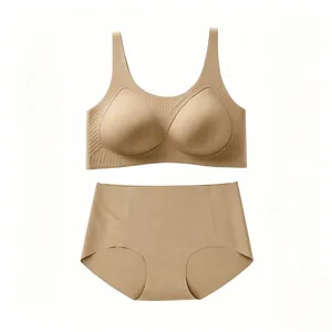 Détail d'un ensemble de lingerie sans couture nude avec maintien jelly strip