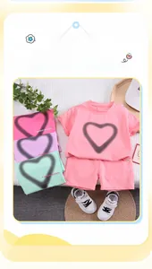 Completo estivo in cotone per bambina con t-shirt stampata a cuore e pantaloncini in 4 colori