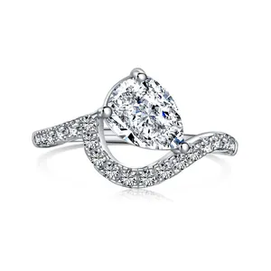 Anillo de plata S925 con un diamante de carbono de 2CT en forma de pera y gota