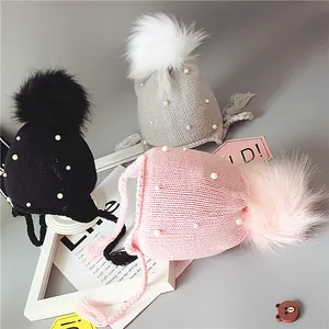 Bonnet en Tricot pour Bébé Avec Protection des Oreilles Pompon en Fausse Fourrure et Künstliche Perles Bonnet d'Hiver Chaud