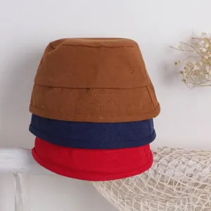 Cappelli alla pescatora in cotone per bambini nei colori caramello, blu e rosso