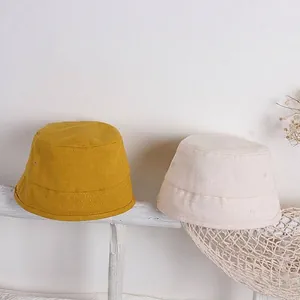 Cappelli alla pescatora per bambini in cotone giallo zenzero e beige con occhielli