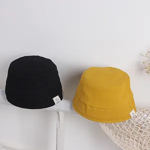 Kinder Fischerhut aus Canvas mit Smiley-Label in Schwarz und Gelb, minimalistisch