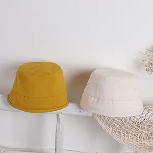 Cappelli a secchiello in tela a testa piatta per bambini nei colori giallo e bianco