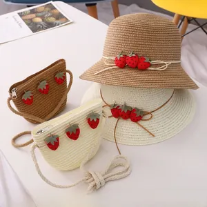 Ensemble chapeau de paille et sac fraise assorti pour fillettes pour l'été à la plage