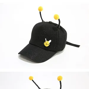 Gorra de béisbol infantil negra de abeja con pompones amarillos para bebés