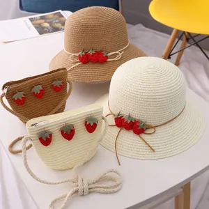 Ensemble chapeau de paille et sac bandoulière fraise pour enfant en kaki et blanc crème