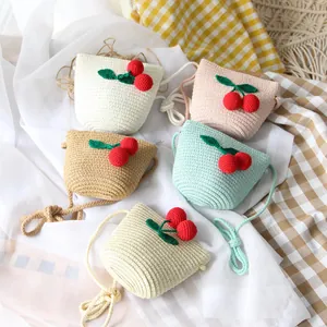 Sommer Kinder Strohtaschen mit süßer Häkel-Kirsche in fünf Farben für kleine Mädchen