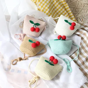 Handgefertigte Kirsch-Strohtaschen für Kinder in Pink, Creme, Khaki, Grün und Gelb