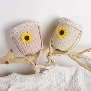 Borse a secchiello intrecciate girasole e pizzo per bambini in rosa e beige a tracolla